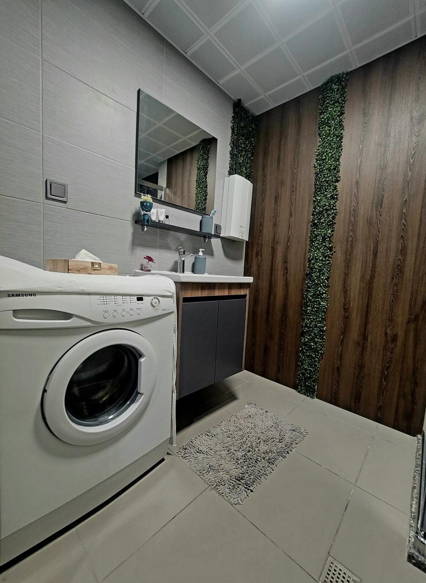 Alfred Sky Smart Apartment 29Th Spa Included Skopje Bagian luar foto