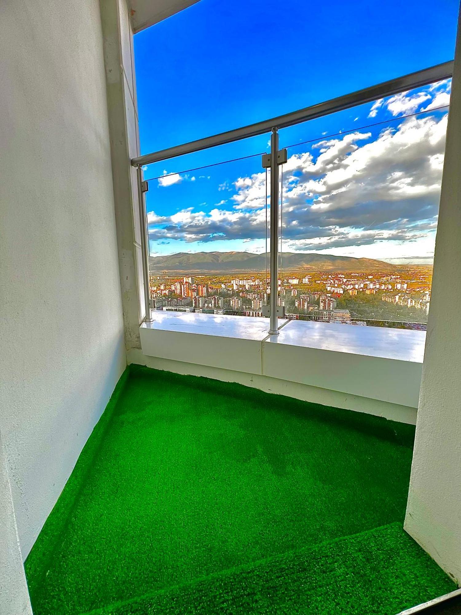 Alfred Sky Smart Apartment 29Th Spa Included Skopje Bagian luar foto
