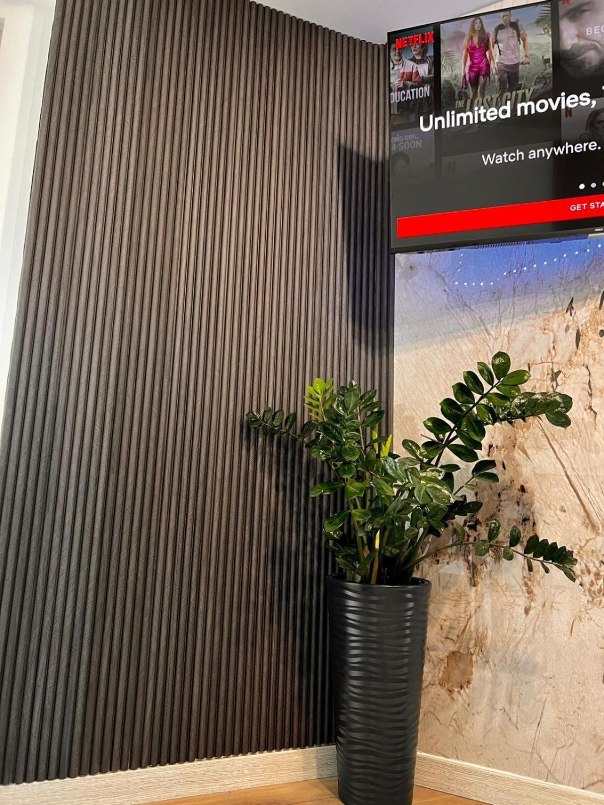 Alfred Sky Smart Apartment 29Th Spa Included Skopje Bagian luar foto